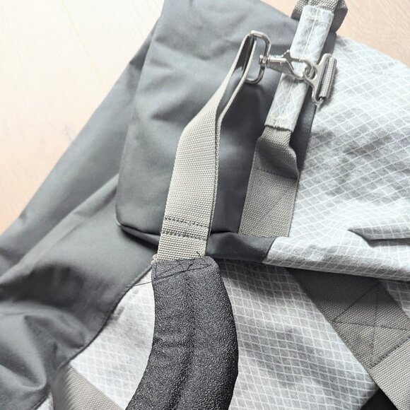 L.L. Bean Travel Duffle Bag Lg 70lb Waterproof - Picture 4 of 6